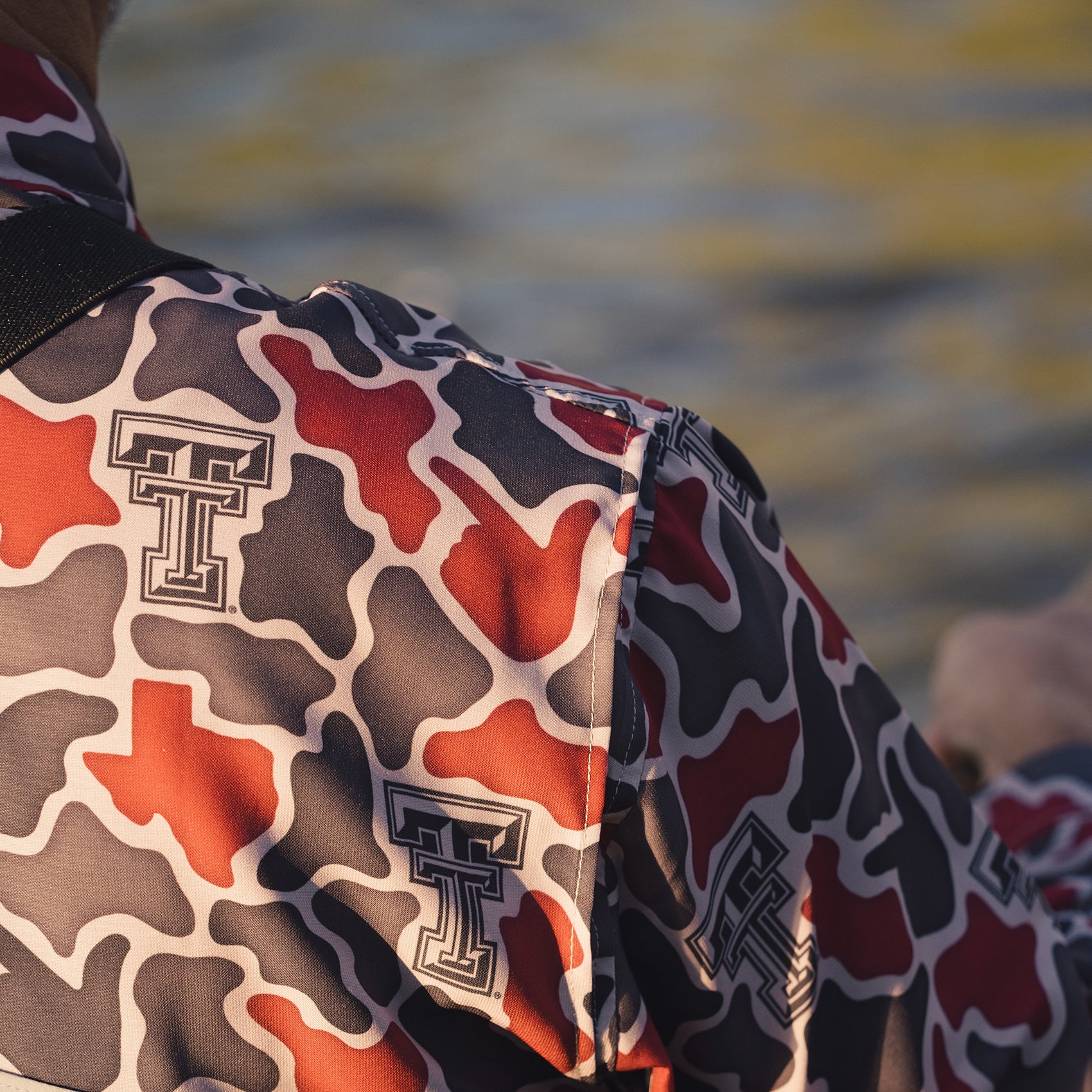 Men's Sideline Provisions Texas Tech Guns Up Fishing Shirt – BLK – CSC